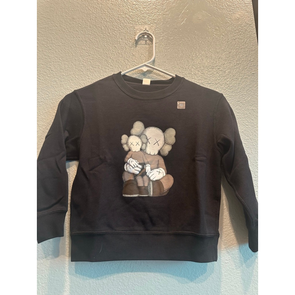 Boys Uniqlo KAWS Black Grey Graphic Sweatshirt Size 5-7